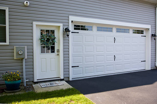 24/7 Emergency Garage Door Panel Replacement experts in White Oak, OH